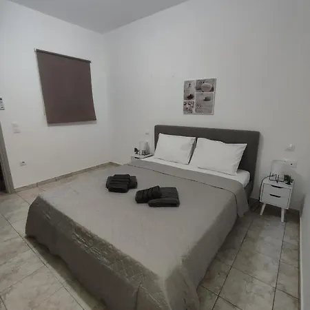 Mia Casaki Naoussa